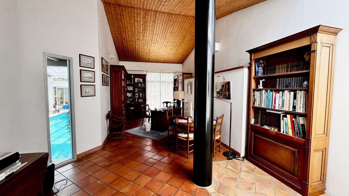 Maison d'architecte d'exception 265m² -Plein sud -Piscine intérieure - Calme absolu - photo 6