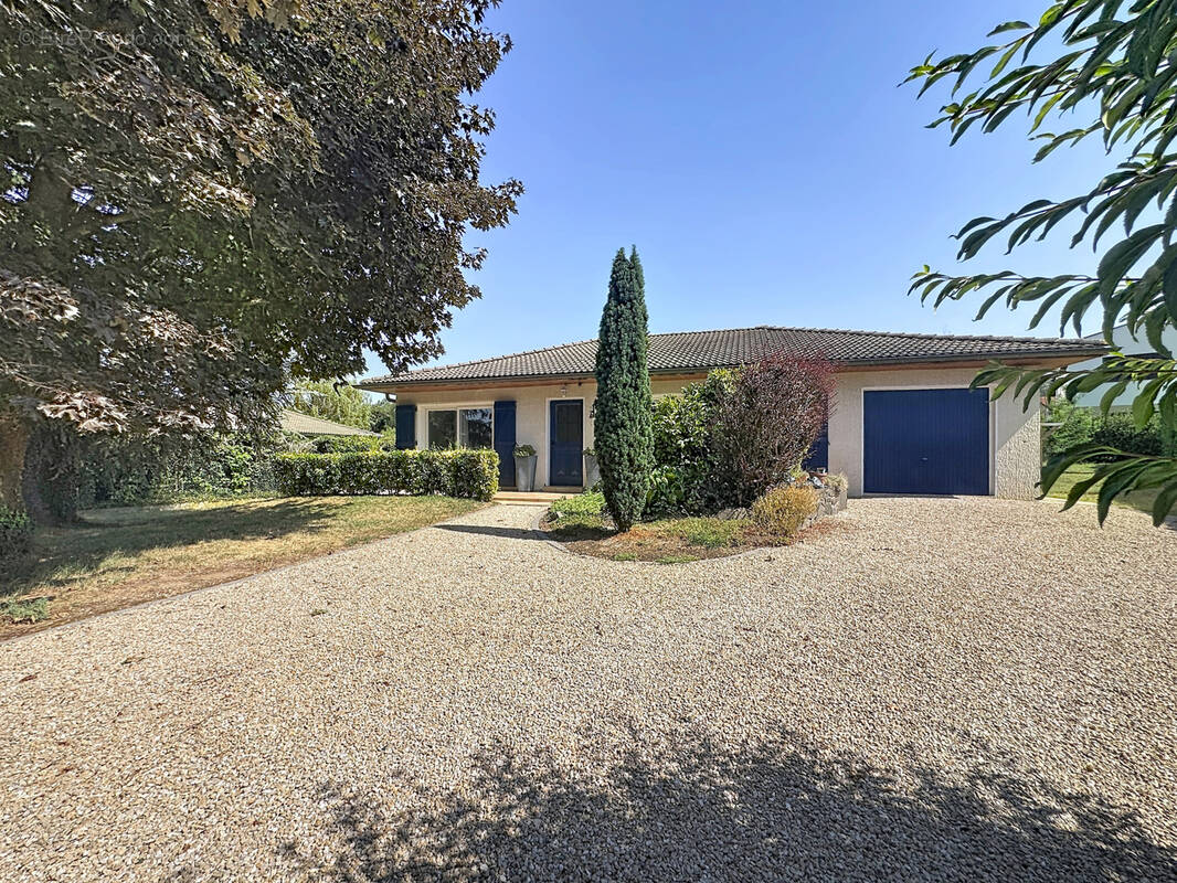 Massieux, Maison Plain pied 106m2 avec garage et terrain de 1075m2 - photo 1