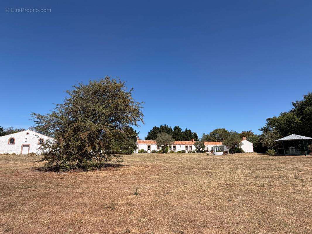 Soullans 85300 - domaine prive de 3,2 hectares clos - propriete d'exception avec granges et presqu'ile - photo 27