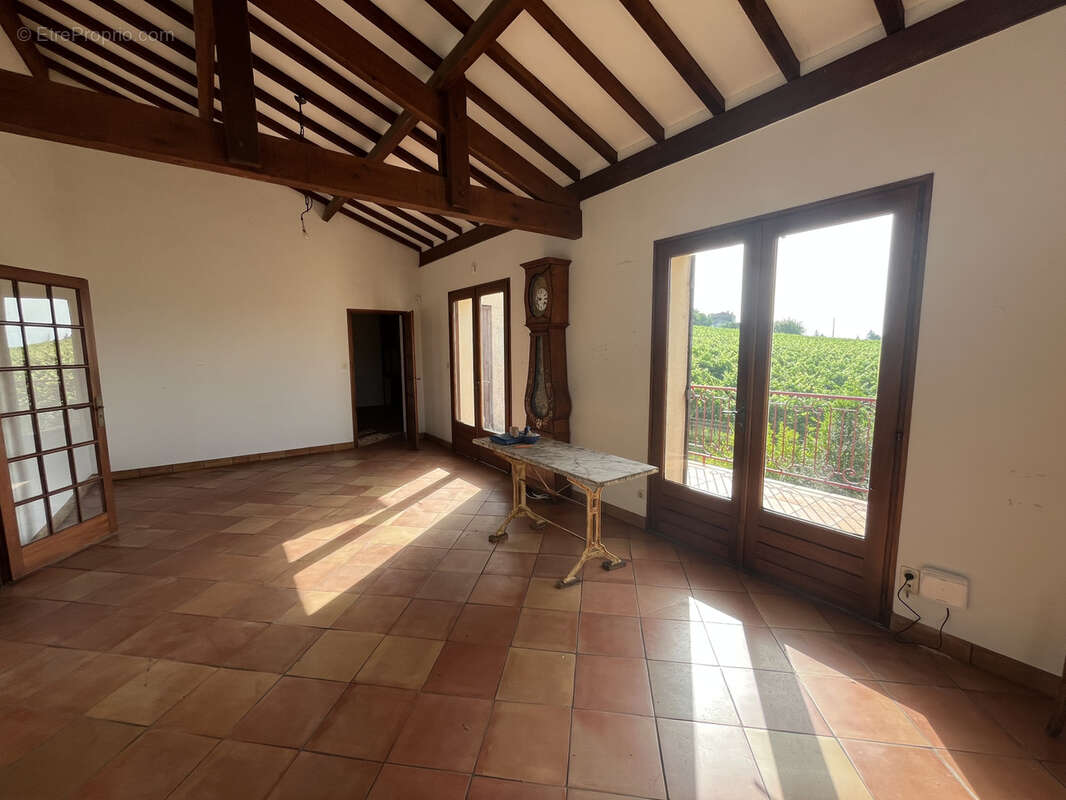 Maison de 140 m2 avec terrasse, balcon et jardin 1300 M2 - photo 4