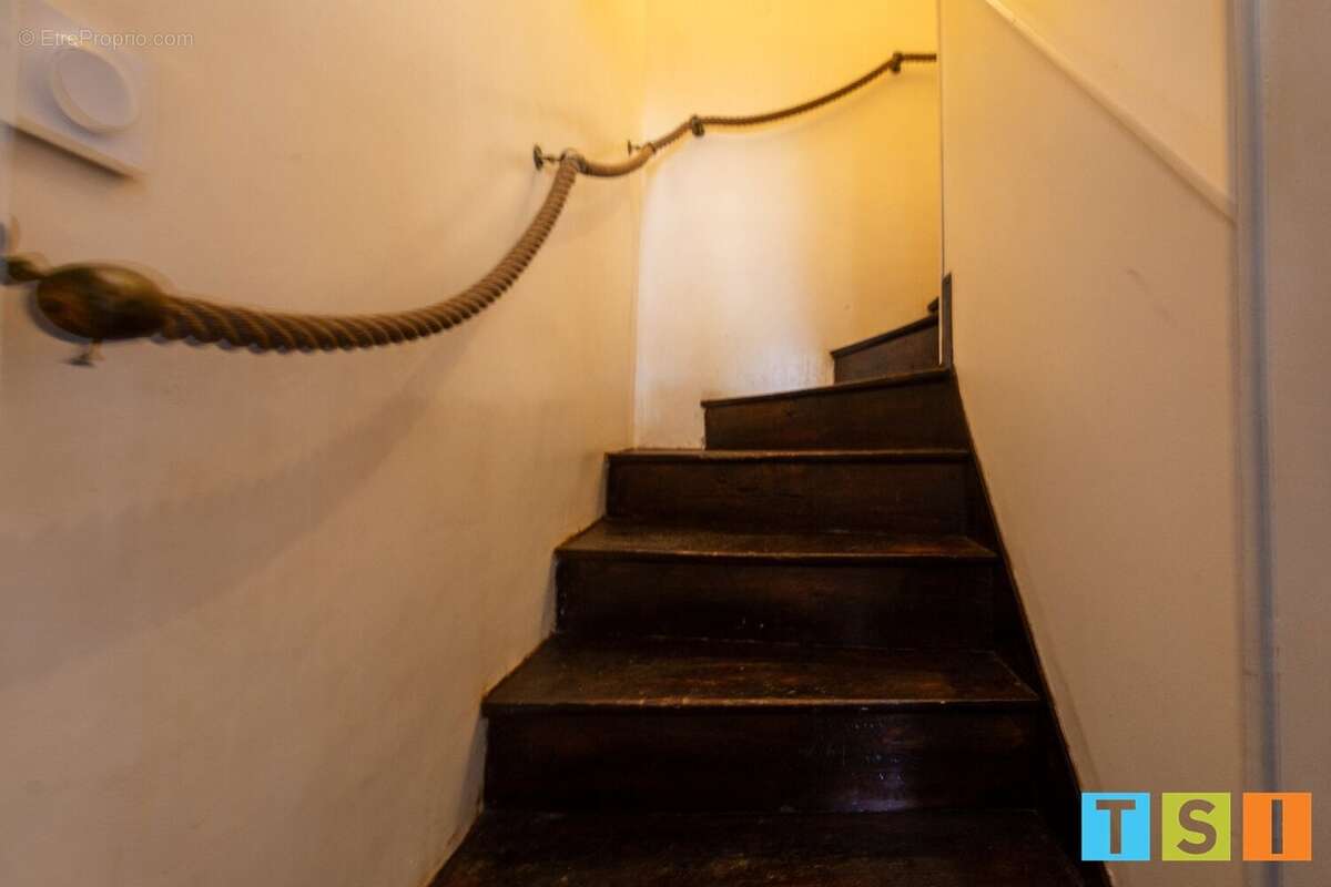 Maison à CASTELNAU-PICAMPEAU