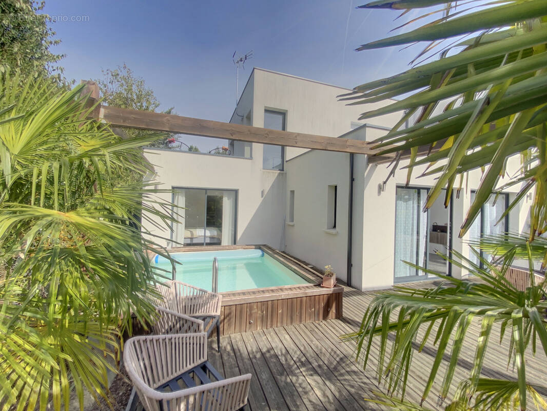 Maison à SAINT-LEGER-DES-BOIS