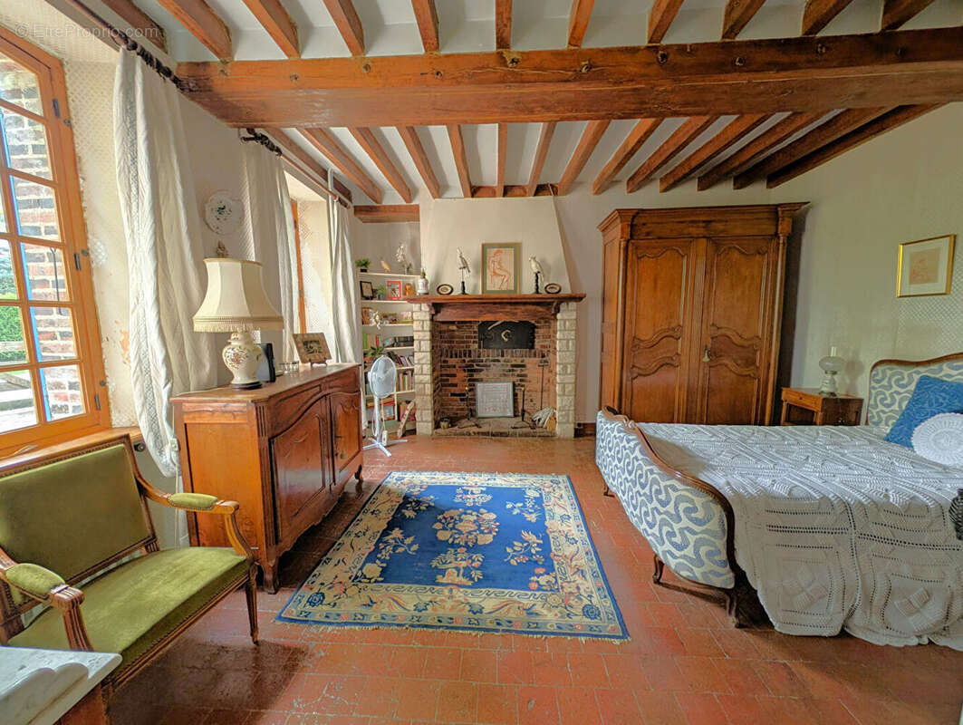 Maison à AILLANT-SUR-THOLON