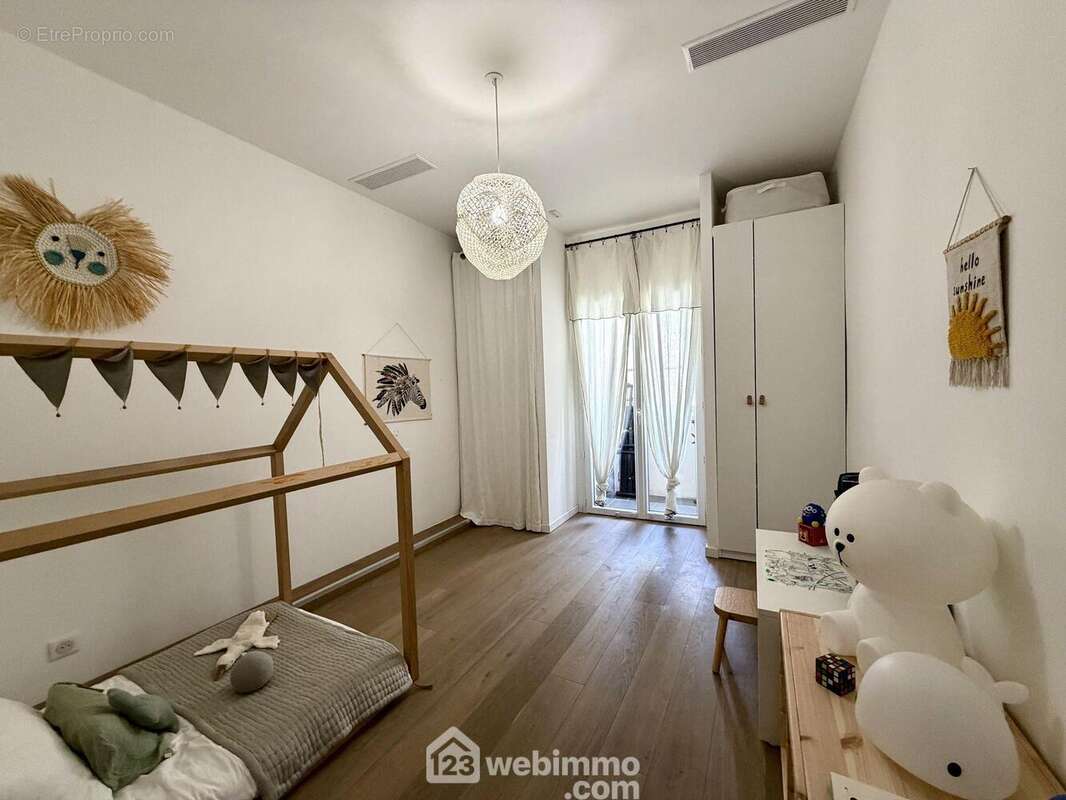 Chambre n°3 de 13 m2 - Appartement à SAN-MARTINO-DI-LOTA
