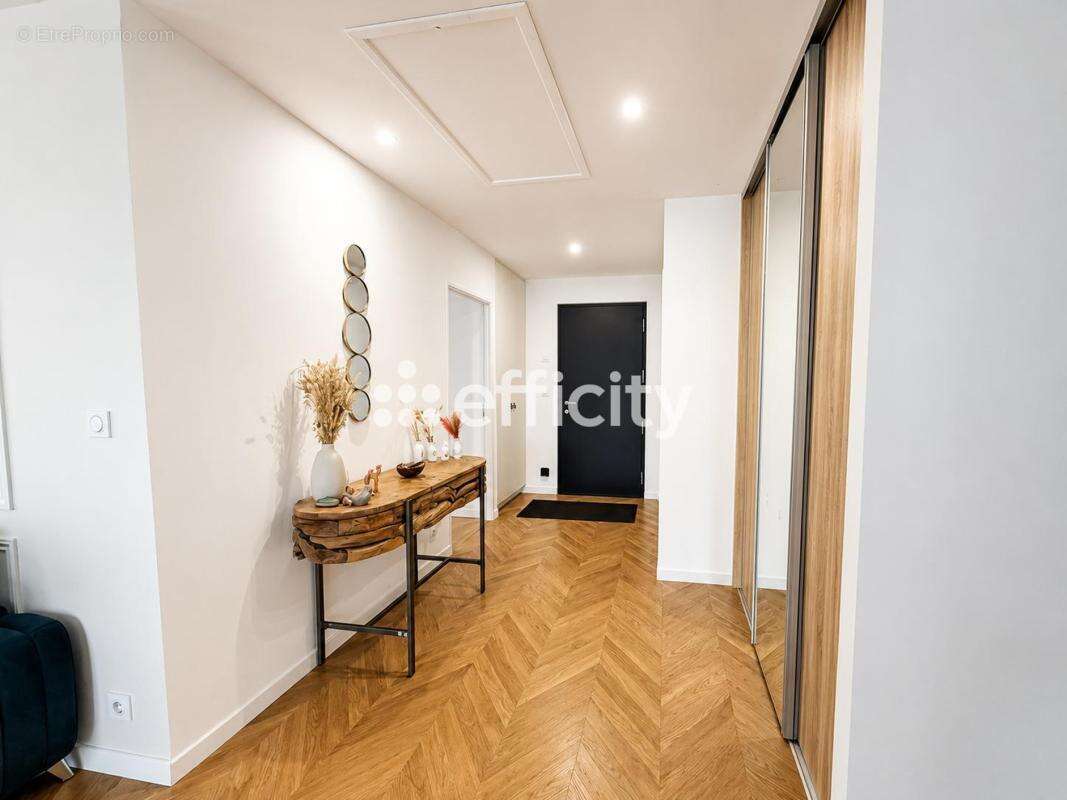 Maison 150 m² à Saint-Erblon  - photo 5