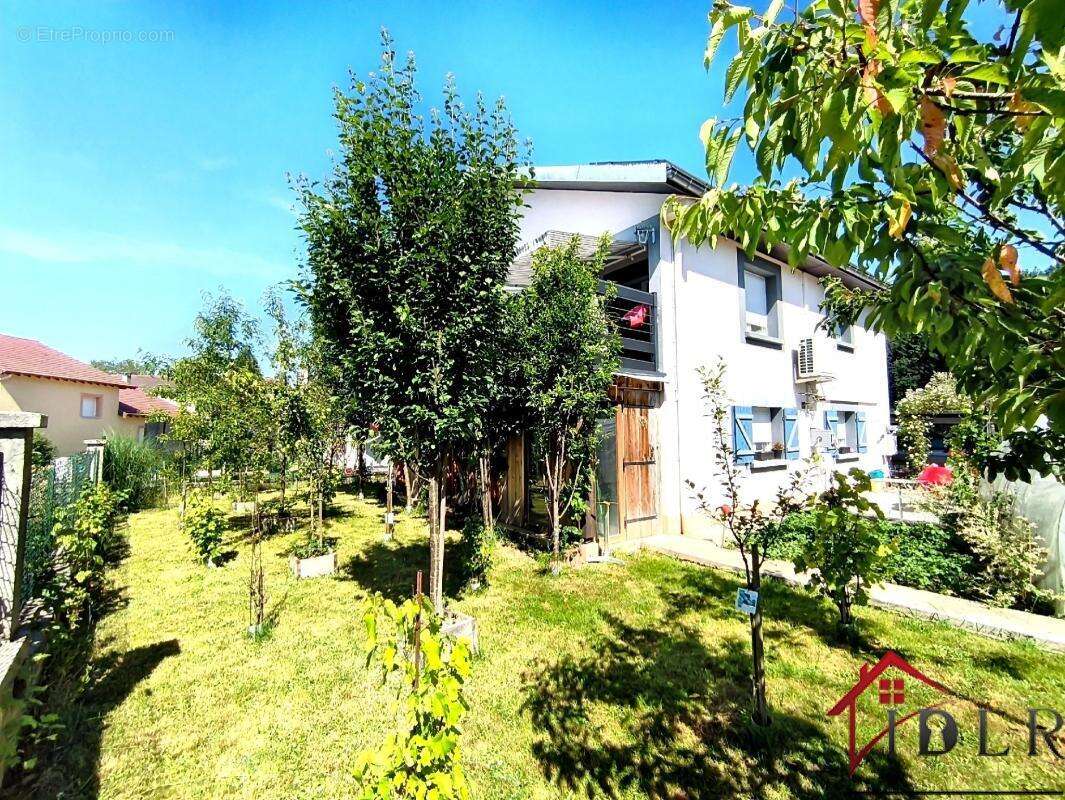 Maison à GRANGES-SUR-VOLOGNE