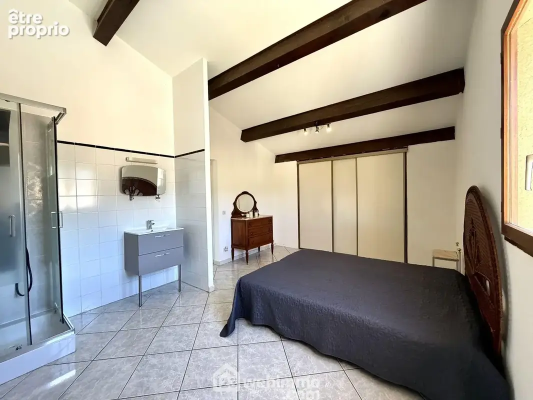 Chambre n°2 de 23 m2 (avec point d'eau)