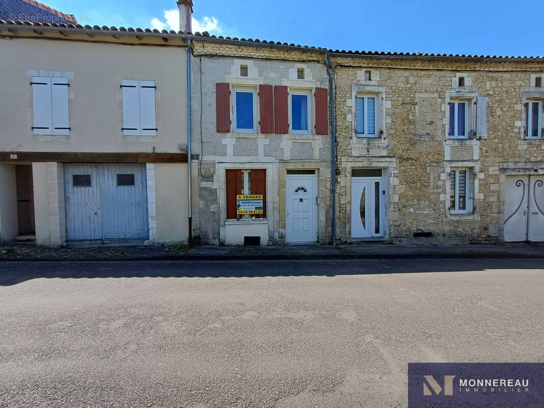 Maison à BAIGNES-SAINTE-RADEGONDE