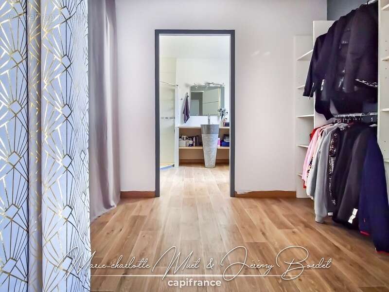 Grande maison familiale avec logement indépendant, garages et dépendances - photo 15