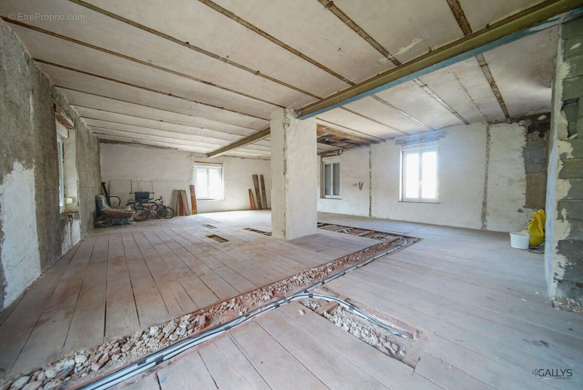 Maison à AUDUN-LE-TICHE