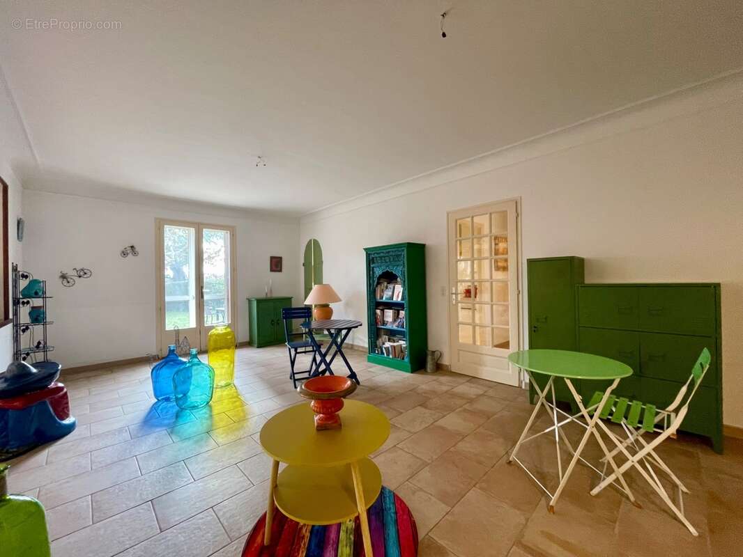 SAINT-SATURNIN-LÈS-APT – Propriété d’exception au cœur du Luberon, piscine et tennis privé Terrain de 5800 m² - photo 8