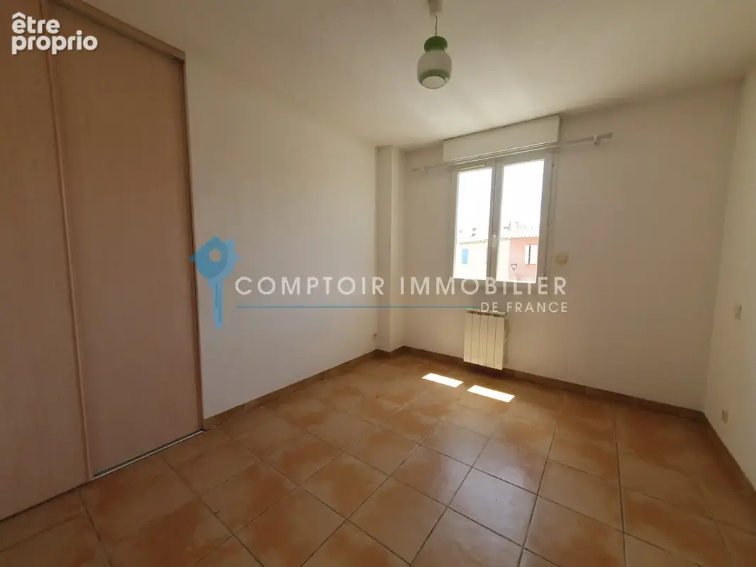 Uzes : appartement p5 dernier etage avec terrasse et parking - photo 12