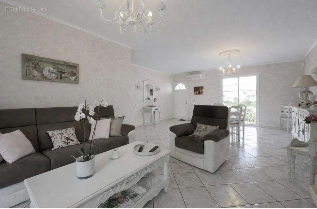 Tout proche de Saint-André de Cubzac à Marsas - Maison contemporaine  soigneusement entretenue 5 pièce(s)  96 m² habitables sur  - photo 6