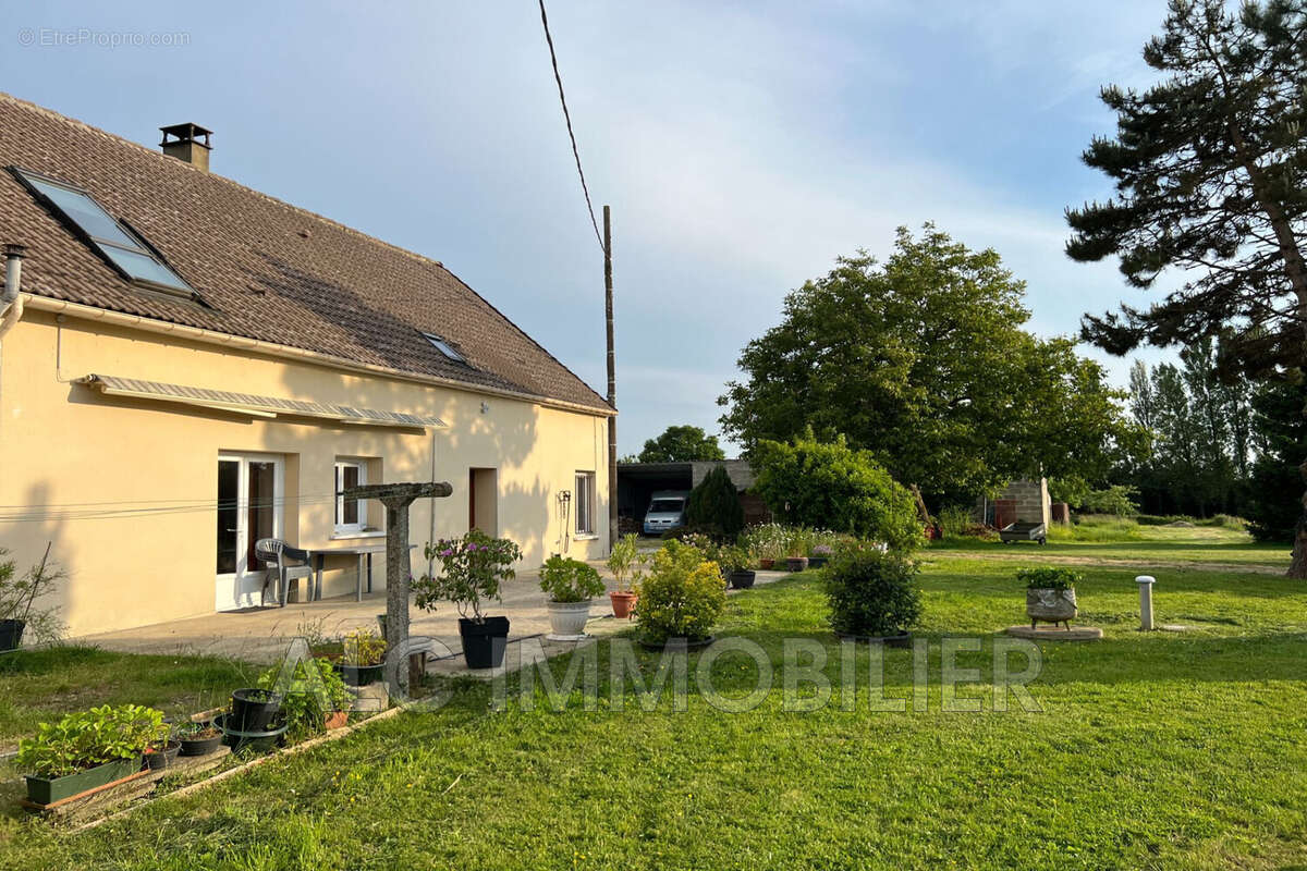 Maison à NEAUPHE-SOUS-ESSAI