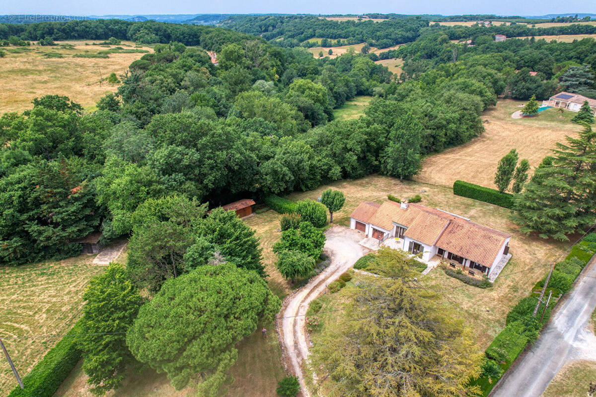 Maison à SAINTE-COLOMBE-DE-VILLENEUVE