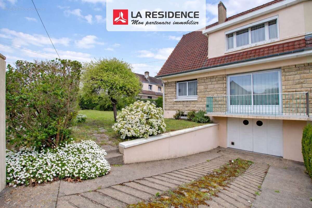 Maison à SAINT-ETIENNE-DU-ROUVRAY