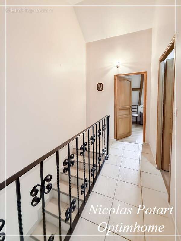 Maison de ville avec chambre au rez-de-chaussée, cour et garage - photo 13