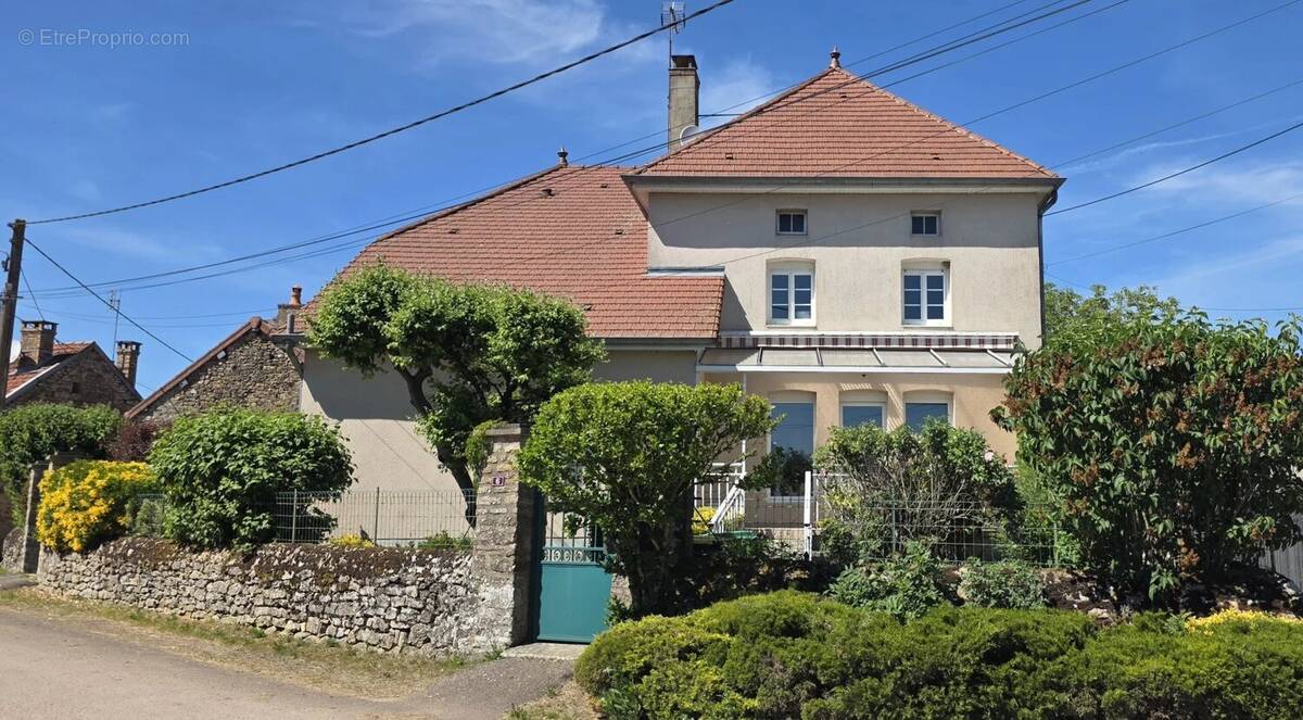 Maison à THOISY-LA-BERCHERE
