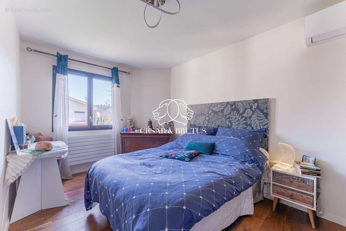 Maison à COLLONGES-AU-MONT-D'OR