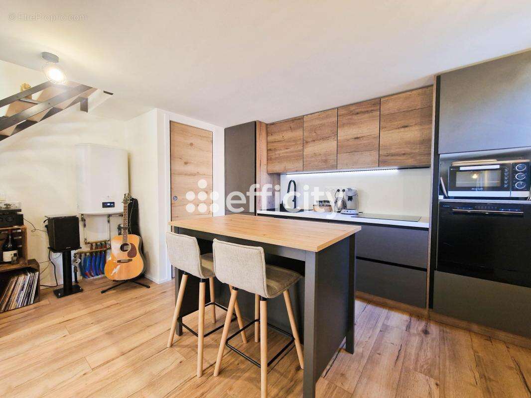 Maison à BAGNOLS-EN-FORET