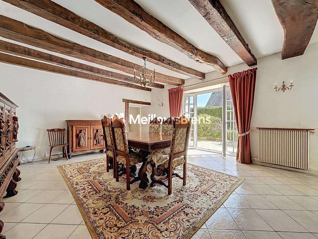 Maison à MONTREUIL-LE-GAST