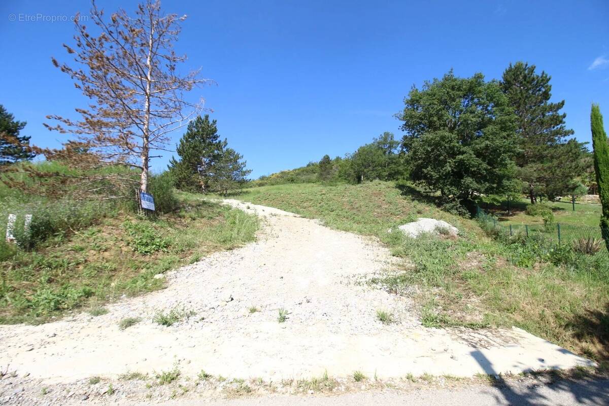 Terrain à MONTAZELS