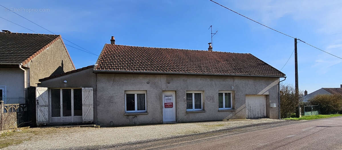 Bragny sur Saône, maison de plain pied à conforter - photo 2