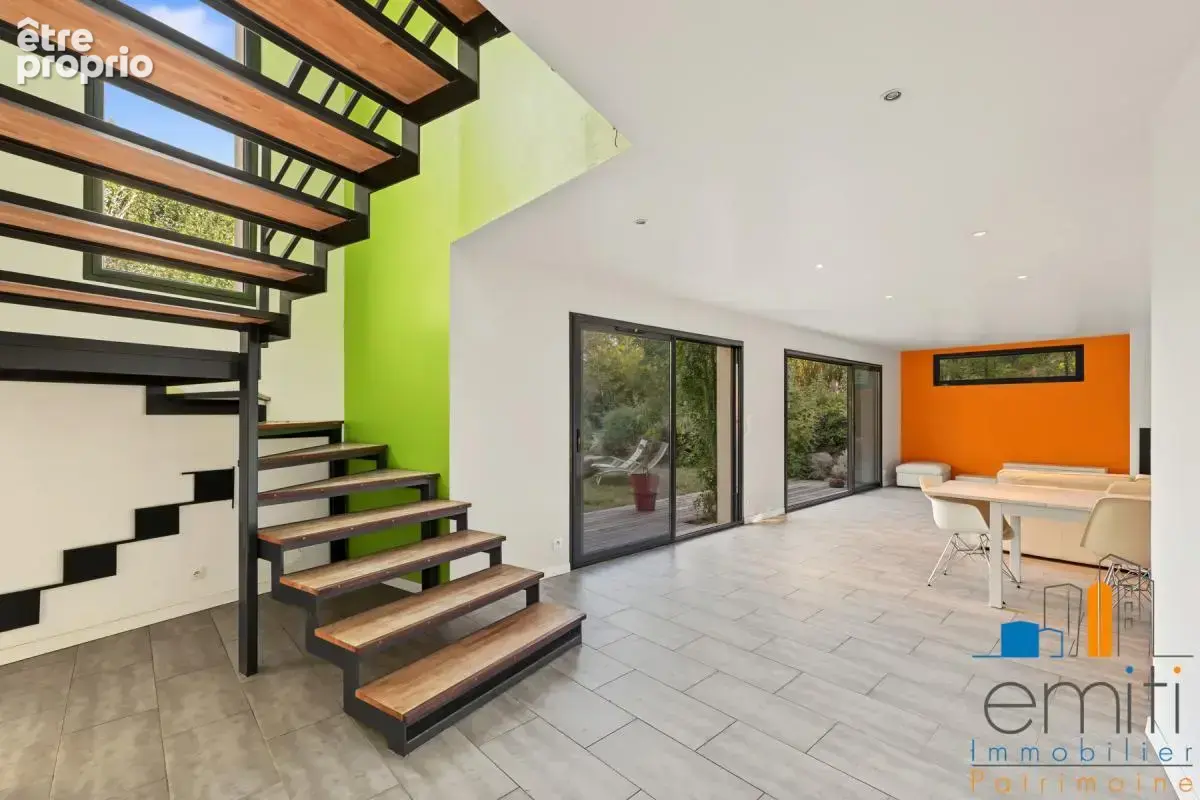 Maison d’architecte – 176 m², piscine et écrin de verdure à Mons - photo 4