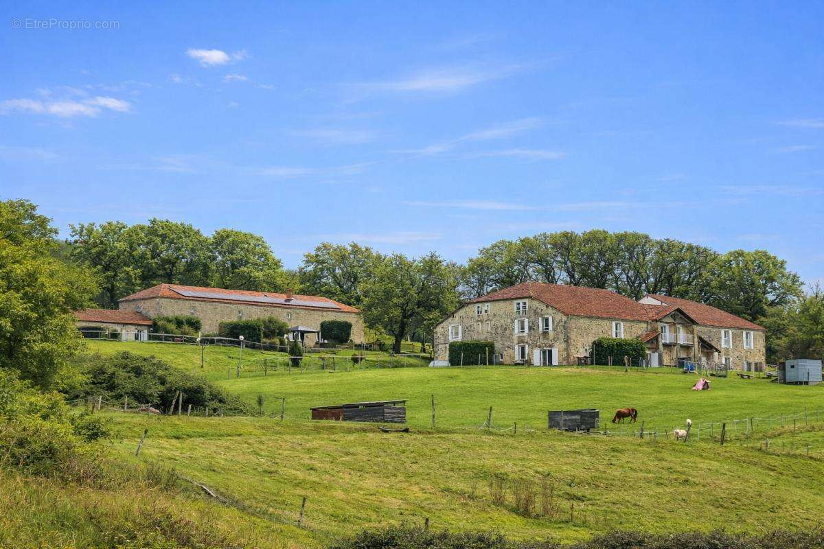 Maison à AVAILLES-LIMOUZINE