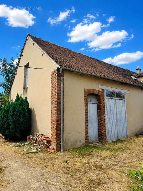 Maison à CHEVILLON-SUR-HUILLARD