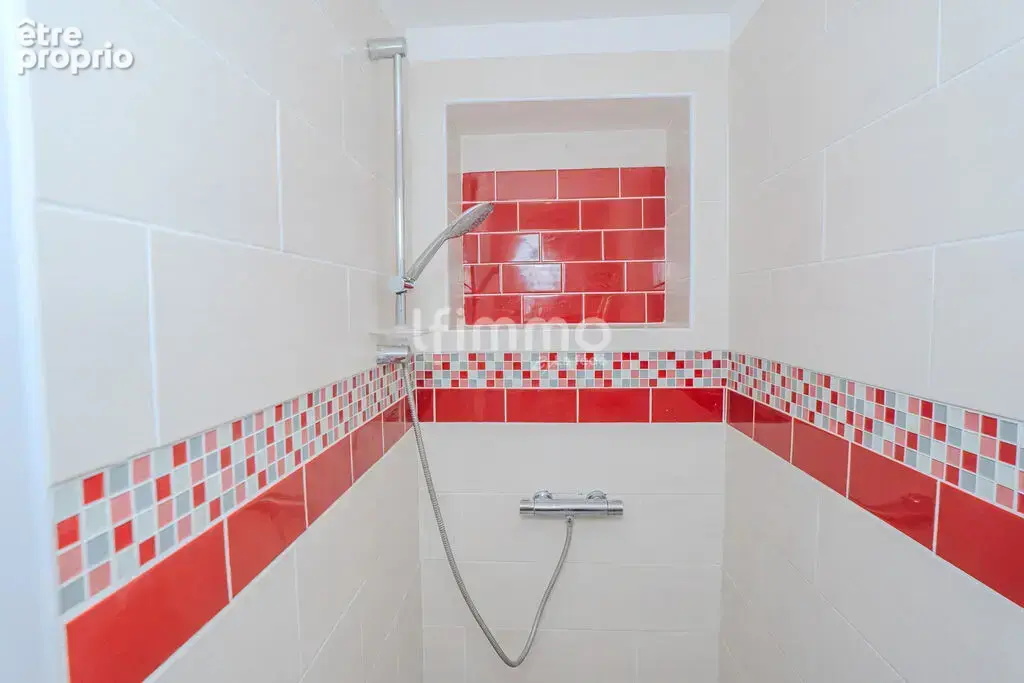 Maison 3 chambres, 3 salles d’eau/bain, cour et garage – Mayrevi - photo 8