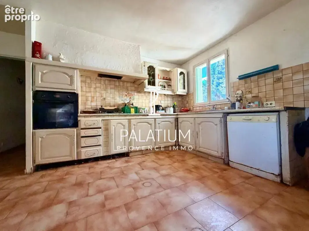 Villa traditionnelle de plain-pied de 155 m² – Au pied des collines de Pélissanne - photo 5