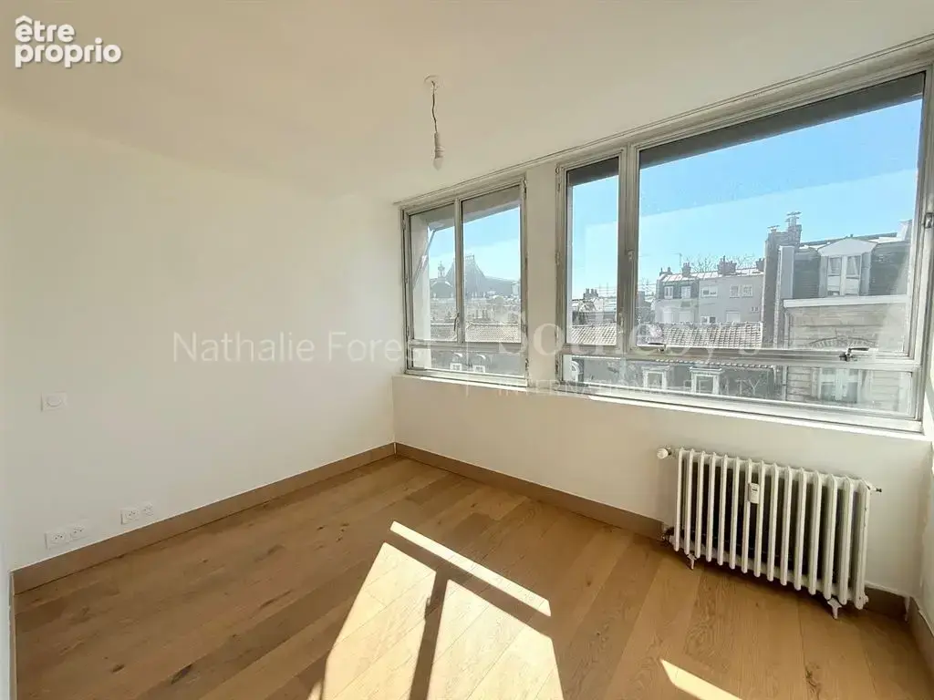 Appartement rénové - 2 chambres - vue exceptionnelle - parking - photo 10