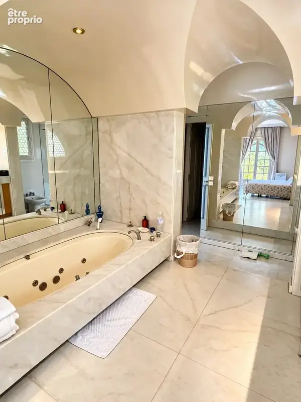  Belle demeure de 350 m² habitable – Proche Clinique Clémenville– Terrain de 1 000 m² avec piscine - photo 12