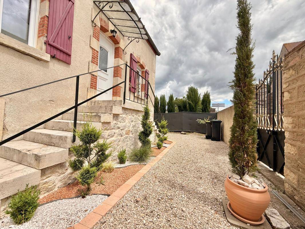 Maison à CHAMPDOTRE