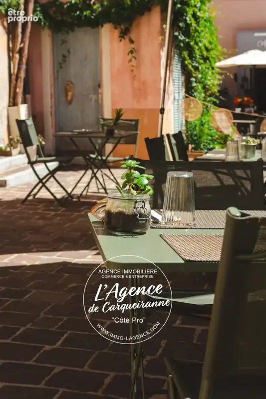 A vendre fonds de commerce restaurant idealement situe au centre ville de hyeres sur une place pleine de charm - photo 5