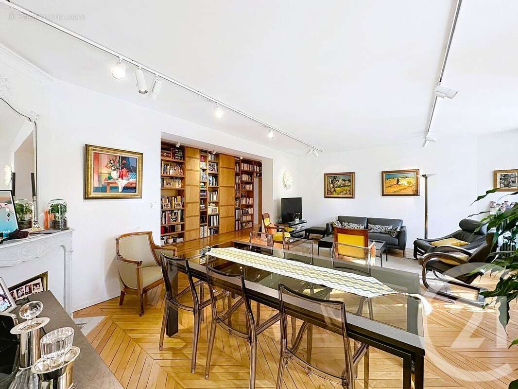 Appartement à PARIS-14E