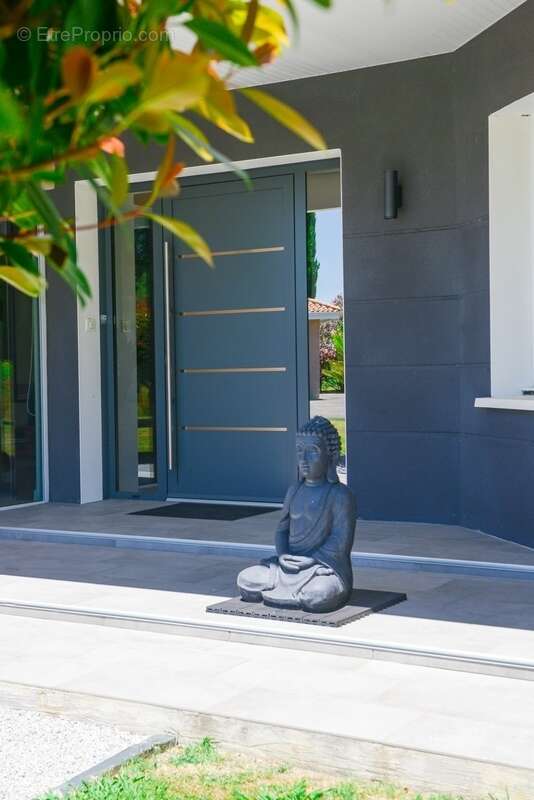 Maison contemporaine haut de gamme 203m2 avec piscine chauffée et double garage - photo 5