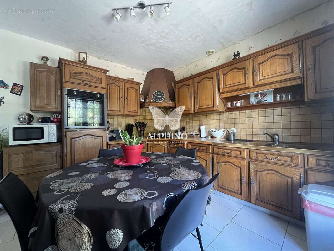 Maison à CHAILLAC-SUR-VIENNE