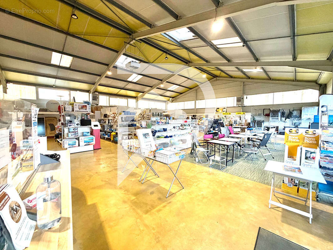 Local commercial Artix 629 m2 - photo 8