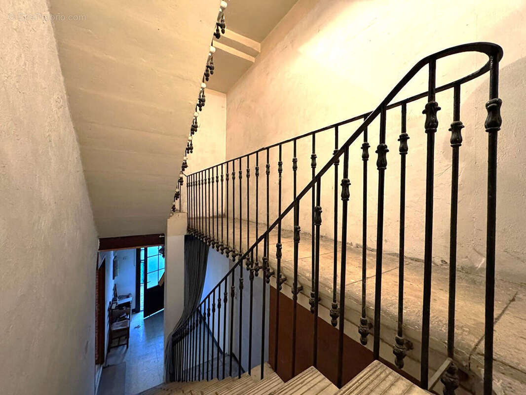 Appartement à BAGNOLS-SUR-CEZE
