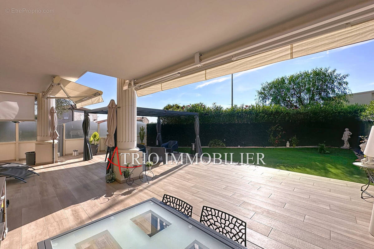 Appartement à SAINT-LAURENT-DU-VAR