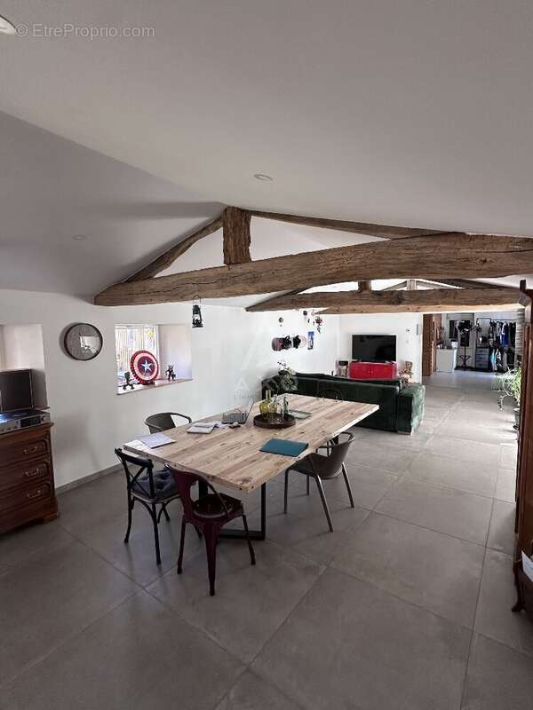 Maison en pierre rénovée avec grange et grand jardin en village - photo 2