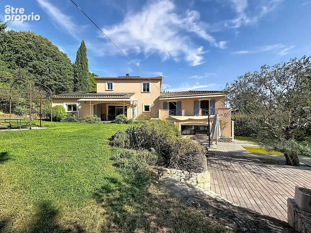 Maison d'exception 260 m²  4 chambres Piscine Terrain 3 000 m² Garage 30 m² - photo 2