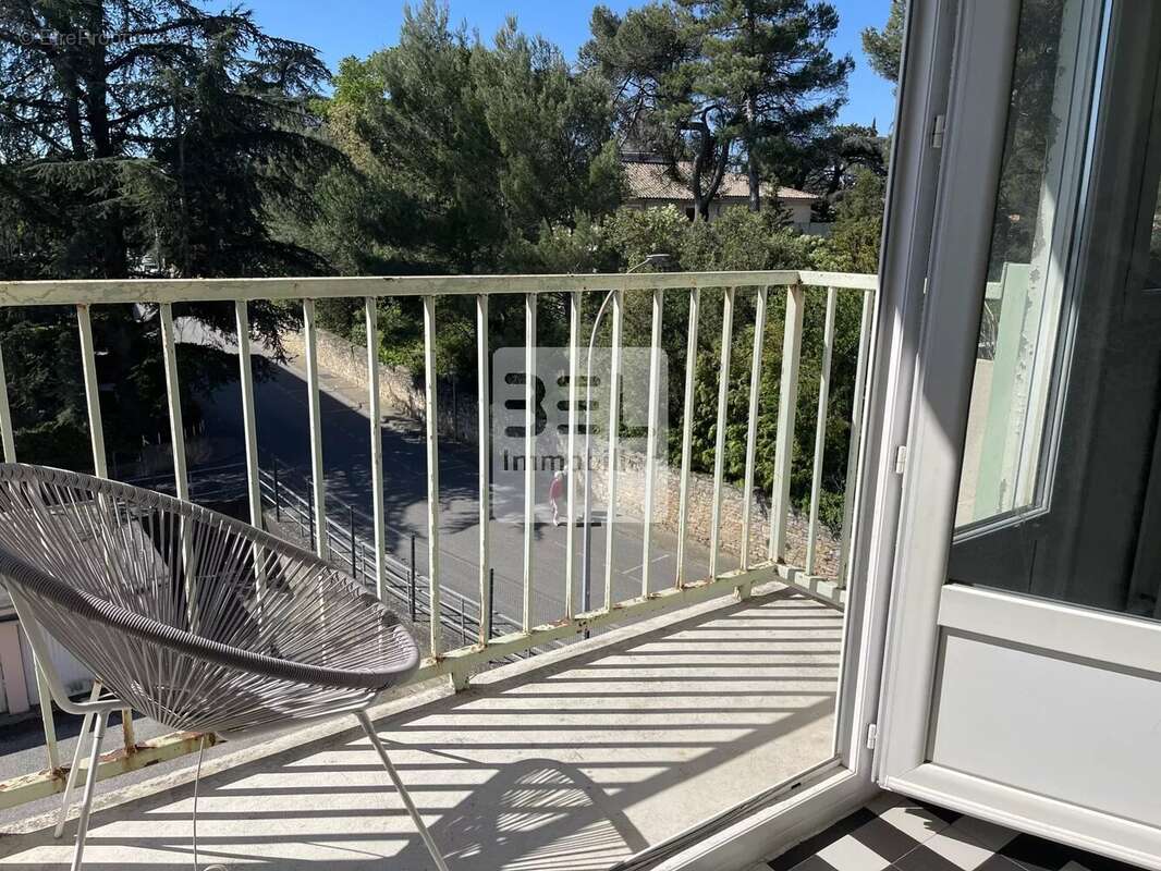Appartement à BAGNOLS-SUR-CEZE