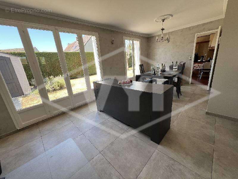Maison 120 m² à Combs-La-Ville  - photo 3