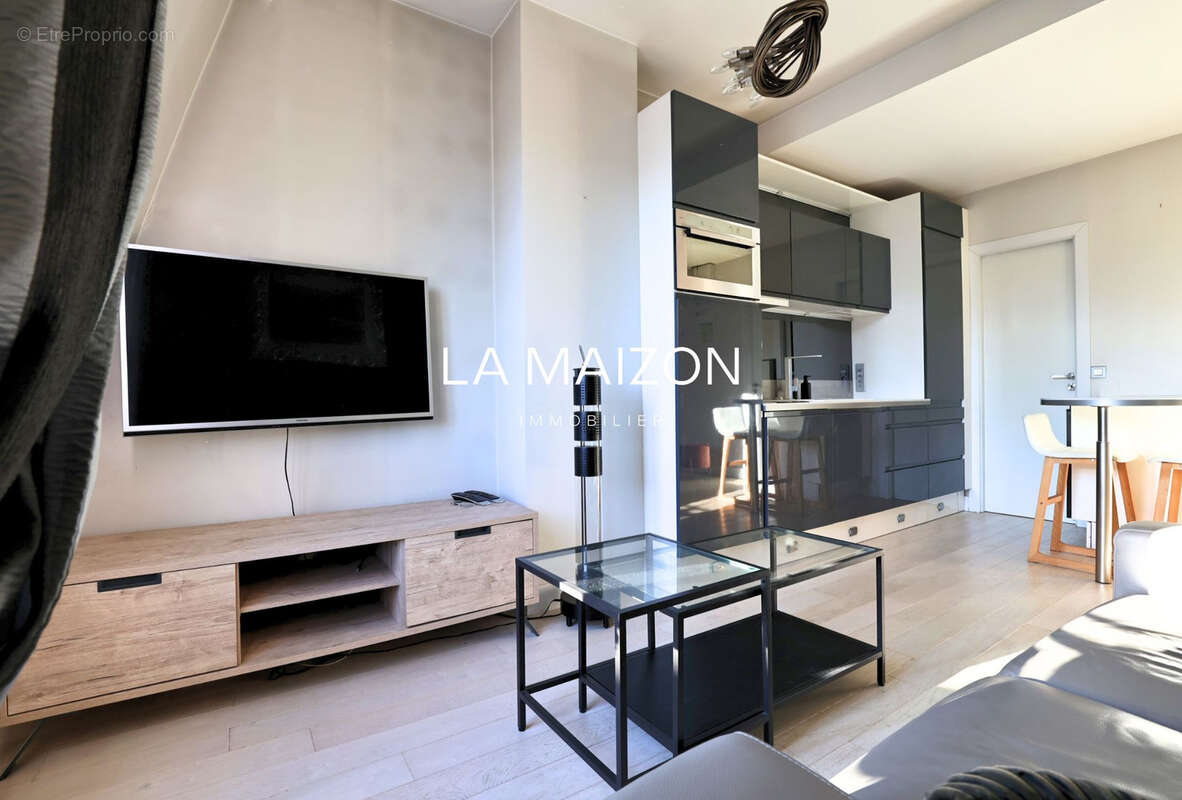 Appartement à PARIS-8E