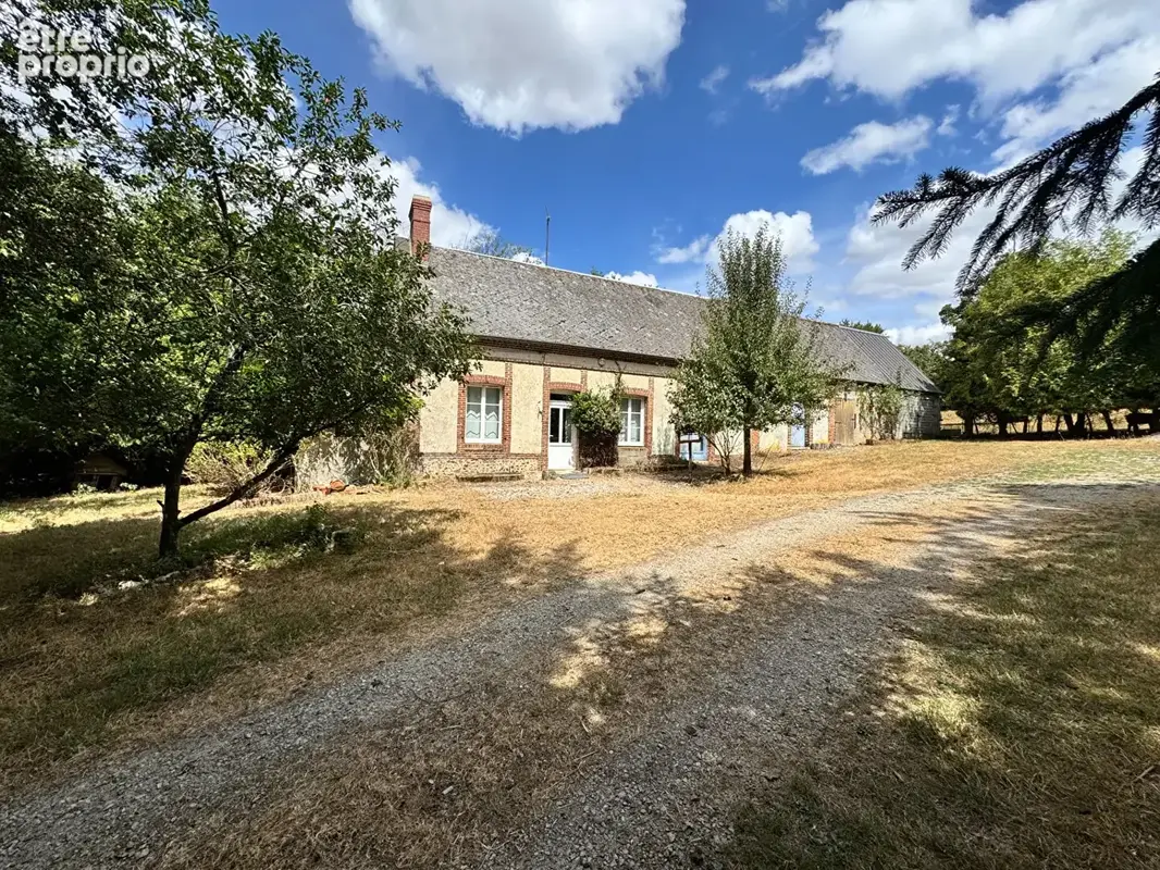 Propriete  sur 2, 7 hect de prairie, maison + dependances - photo 1