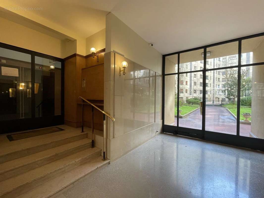 Appartement à PARIS-16E