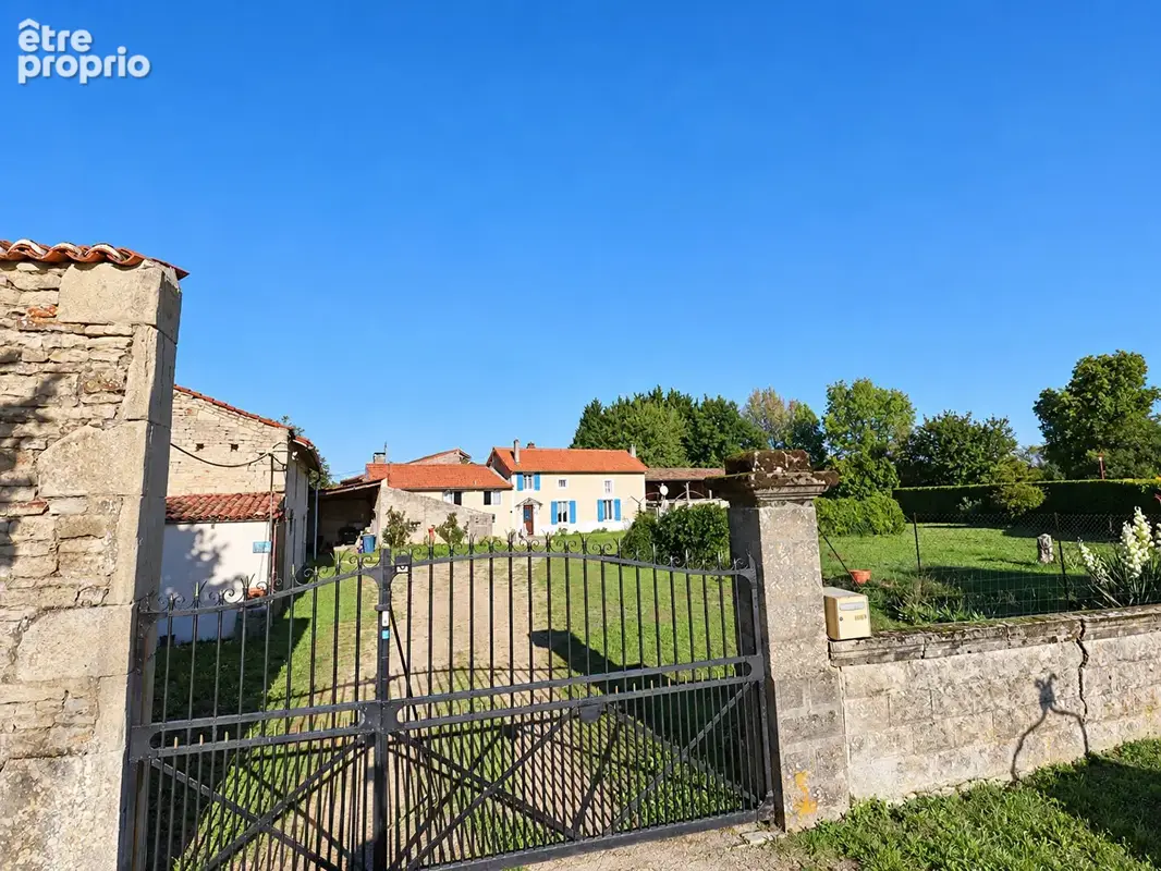 Maison charentaise de 3 chambres proche de Tusson - Suite de plain-pied, granges en pierre et terrain de 1 987 m² - photo 17